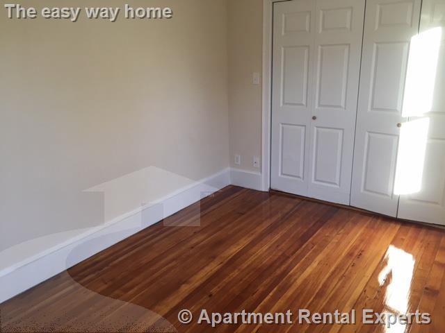 24 Willard Ave, Tufts