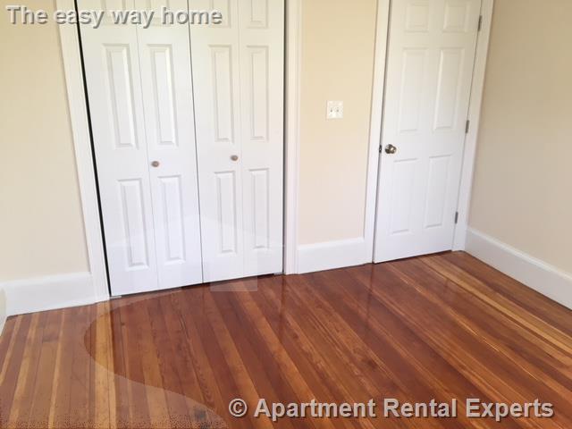 24 Willard Ave, Tufts