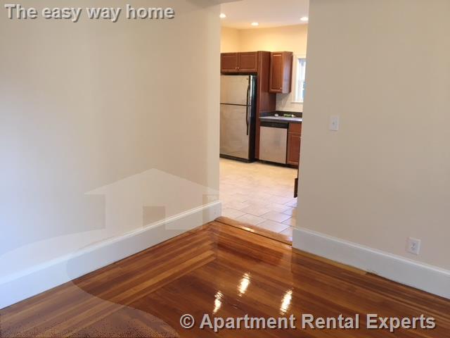 24 Willard Ave, Tufts