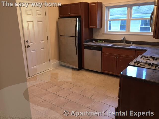 24 Willard Ave, Tufts