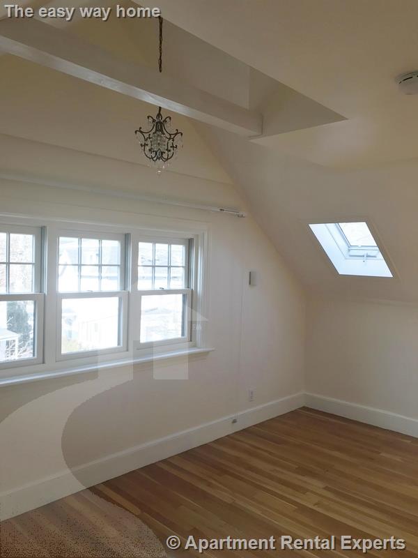 24 Ashland St, Medford Square