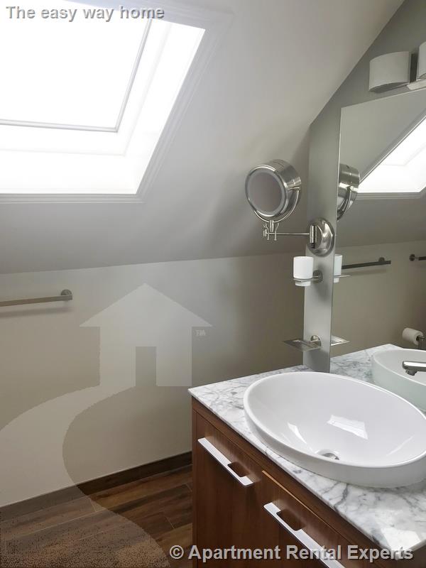 24 Ashland St, Medford Square