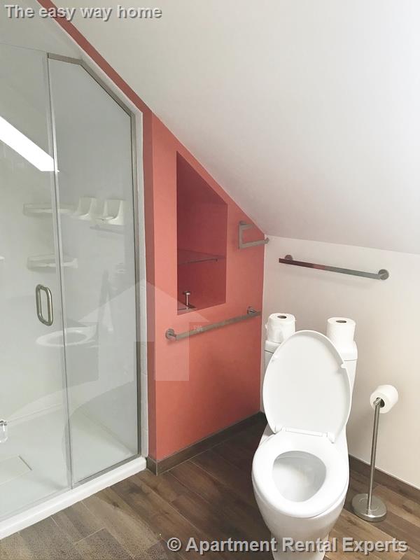 24 Ashland St, Medford Square