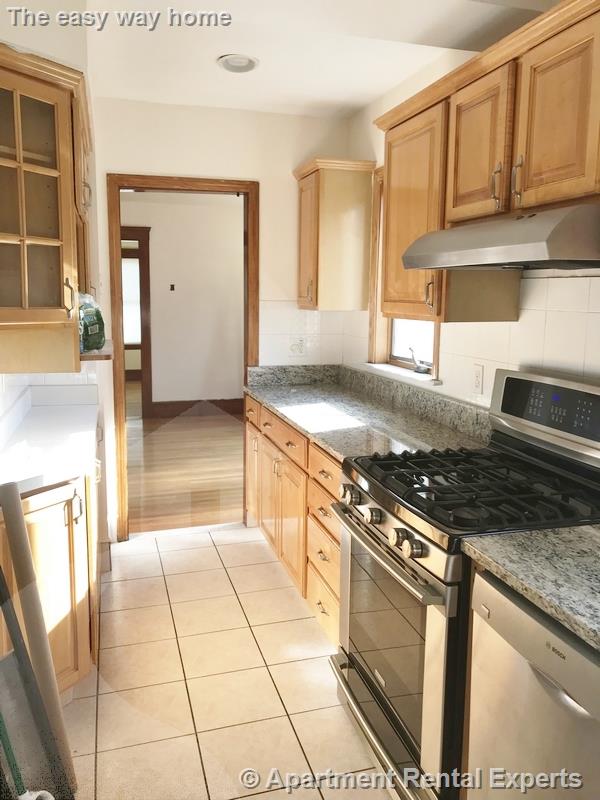 24 Ashland St, Medford Square