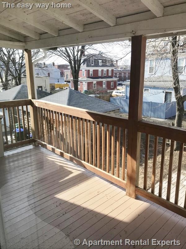 24 Ashland St, Medford Square