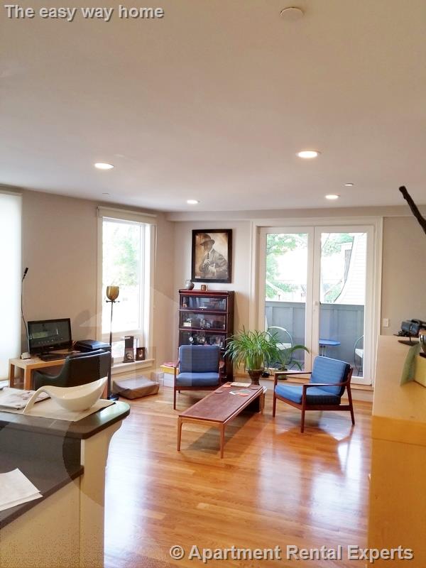 168 Hampshire, Central Square