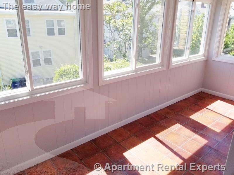 20 Governor Winthrop Rd, Ten Hills