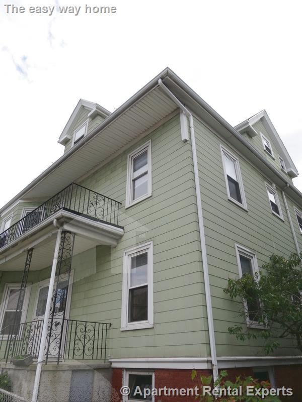 454 Broadway, Magoun Square