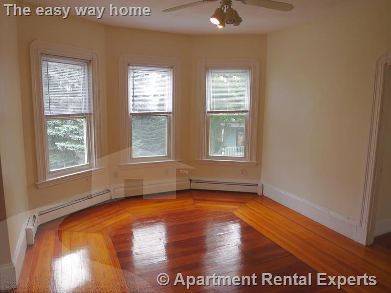 454 Broadway, Magoun Square