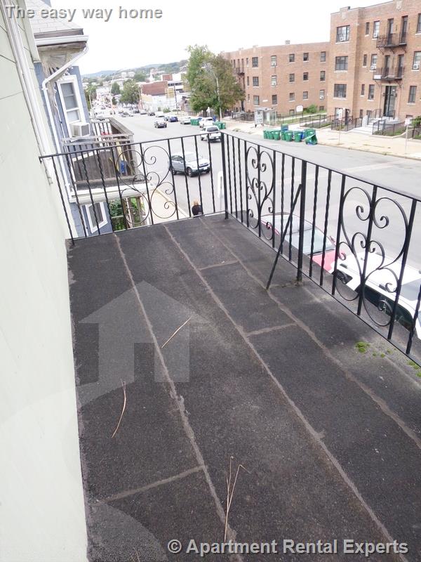 454 Broadway, Magoun Square