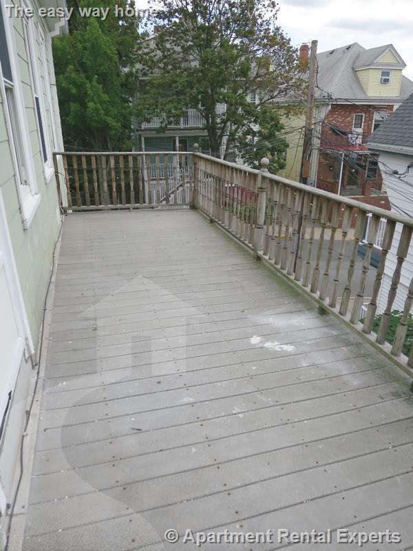 454 Broadway, Magoun Square