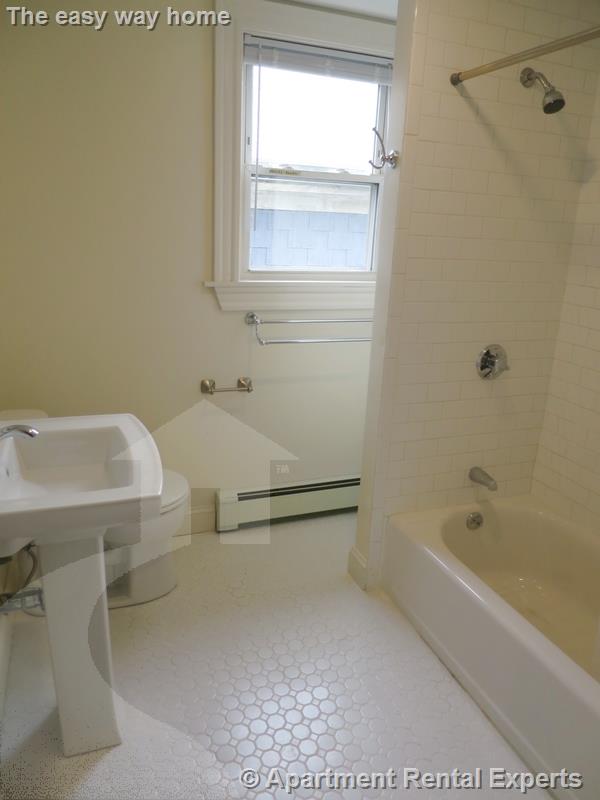 454 Broadway, Magoun Square