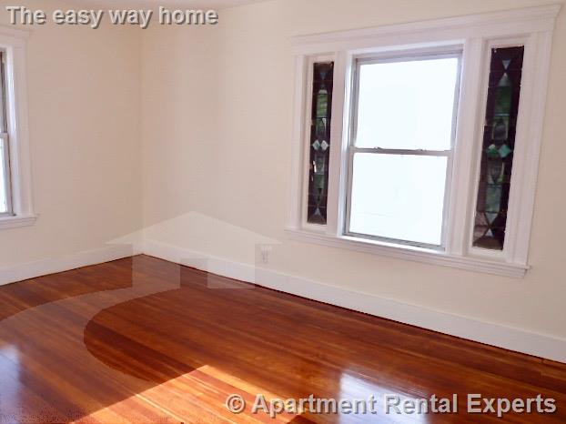 12 Willard Ave, Tufts