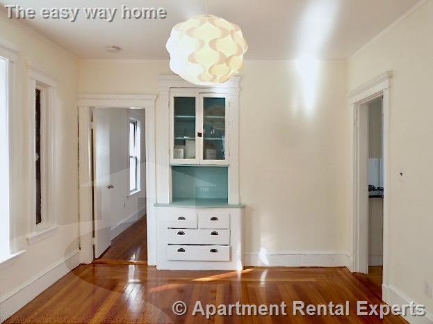 12 Willard Ave, Tufts