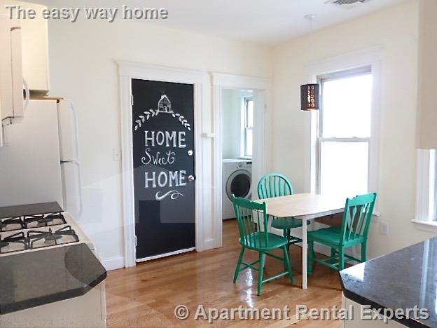 12 Willard Ave, Tufts