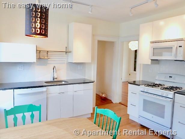 12 Willard Ave, Tufts