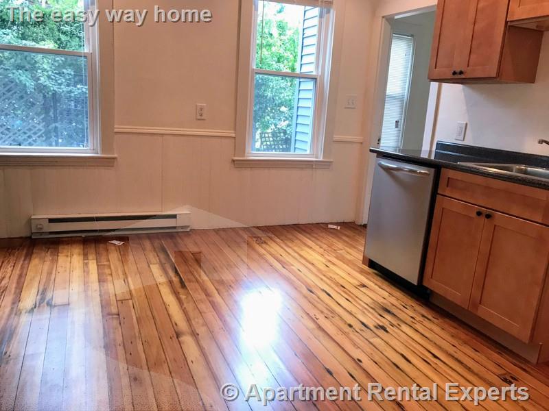 2 Hampshire Ct, Inman Square