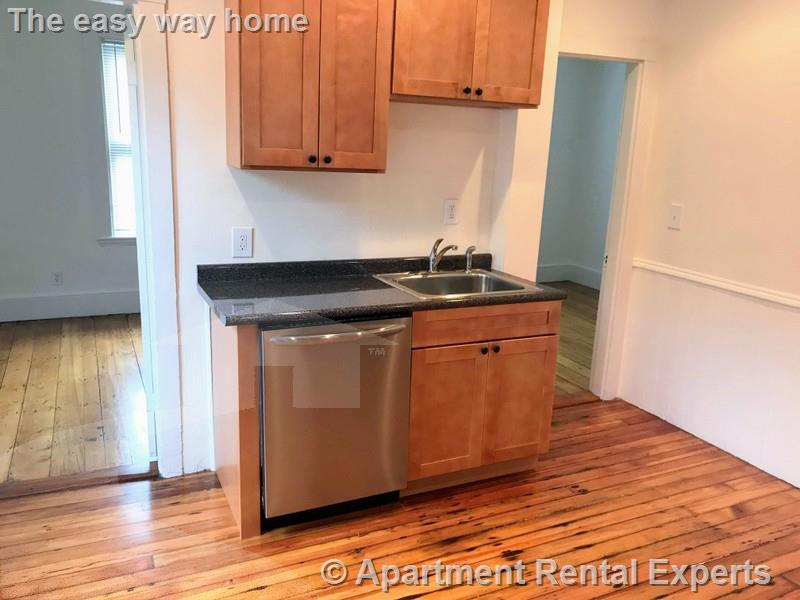 2 Hampshire Ct, Inman Square