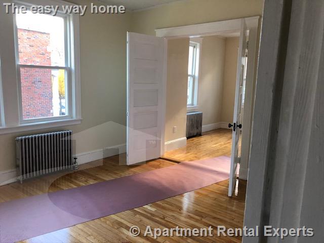 61 Bishop Allen Dr, Central Square