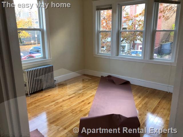 61 Bishop Allen Dr, Central Square