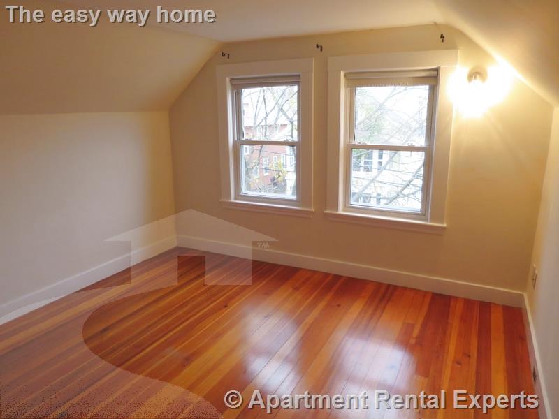 11 Newton Rd, Arlington