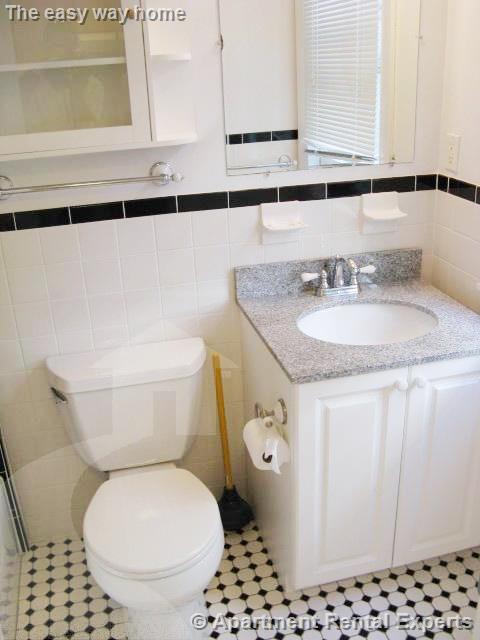 69 Raymond Ave, Tufts