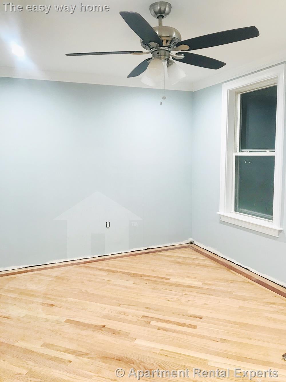 35 School St, Everett