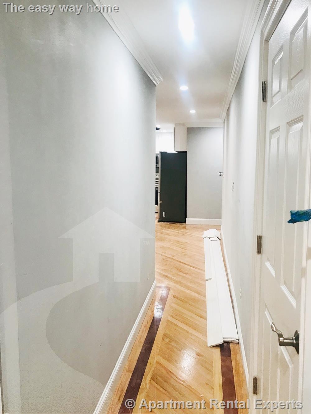 35 School St, Everett