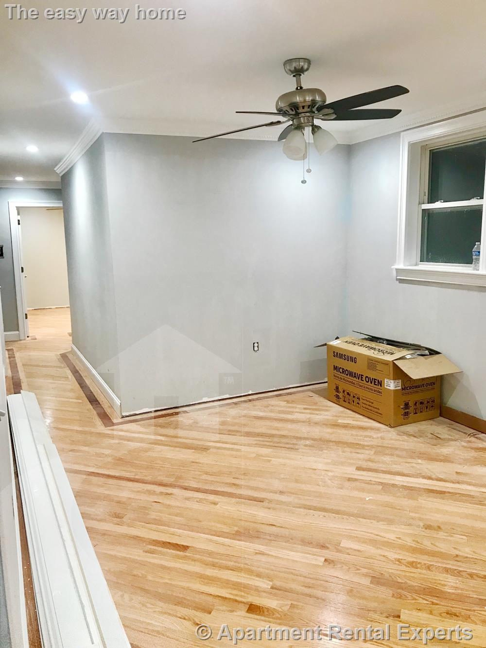 35 School St, Everett