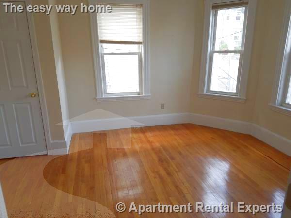 125 Hillsdale Rd, Tufts