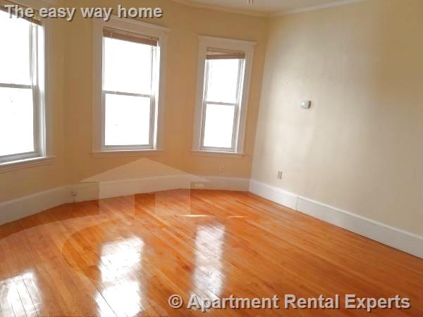 125 Hillsdale Rd, Tufts