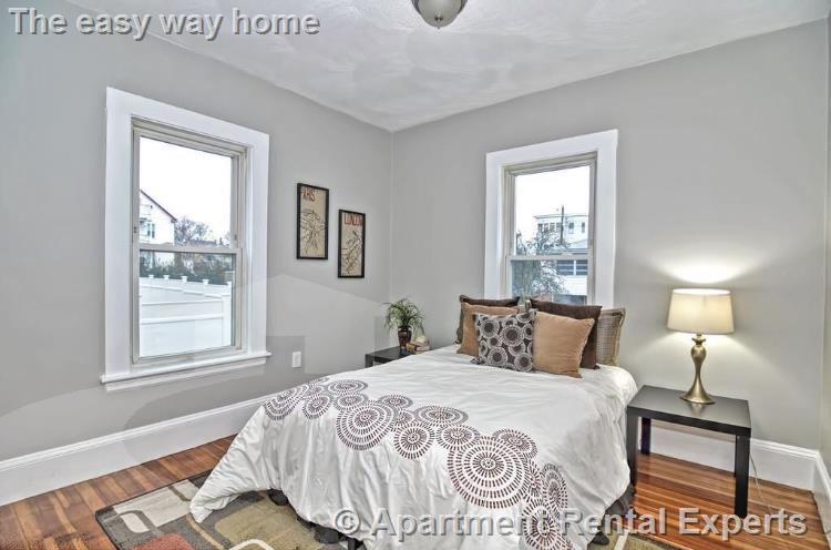 126 Mills St, Malden Center