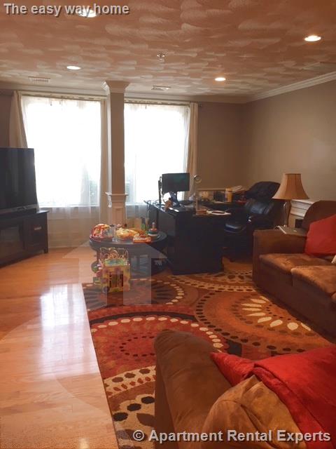 215 Harvard St, Tufts