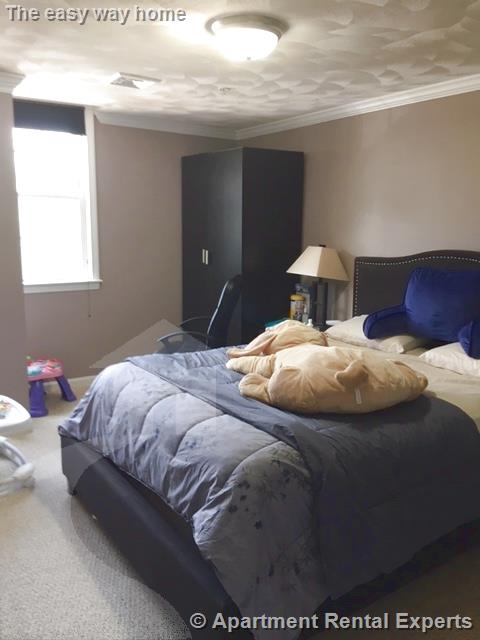 215 Harvard St, Tufts