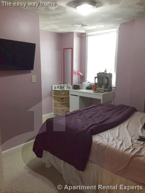 215 Harvard St, Tufts