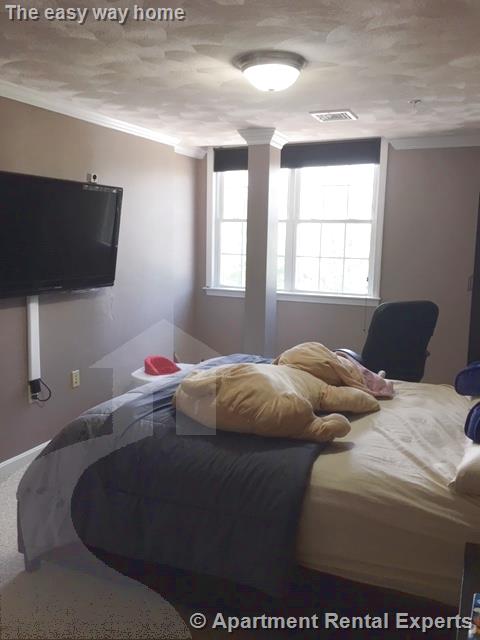 215 Harvard St, Tufts