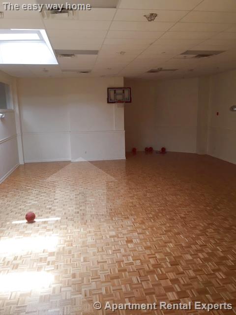 215 Harvard St, Tufts