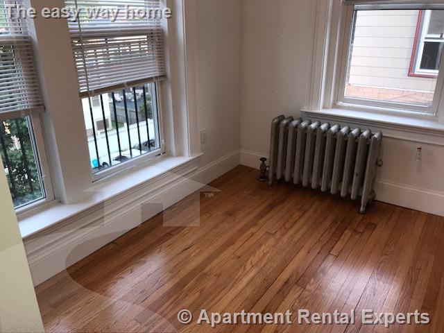 172 Maple St, Malden Center