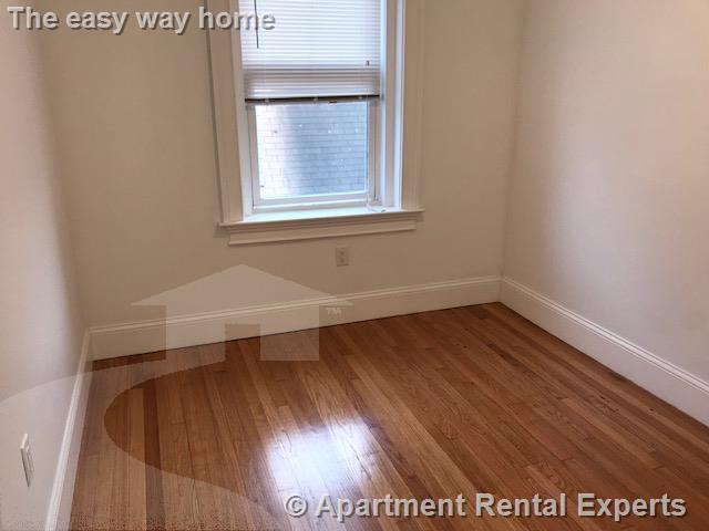 172 Maple St, Malden Center