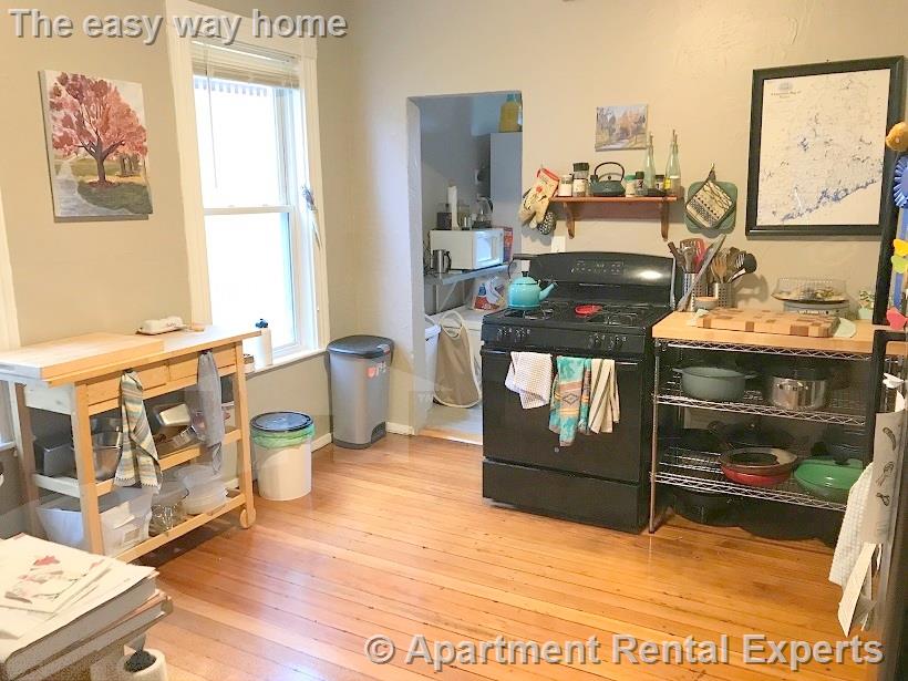 90 Holland St, Davis Square