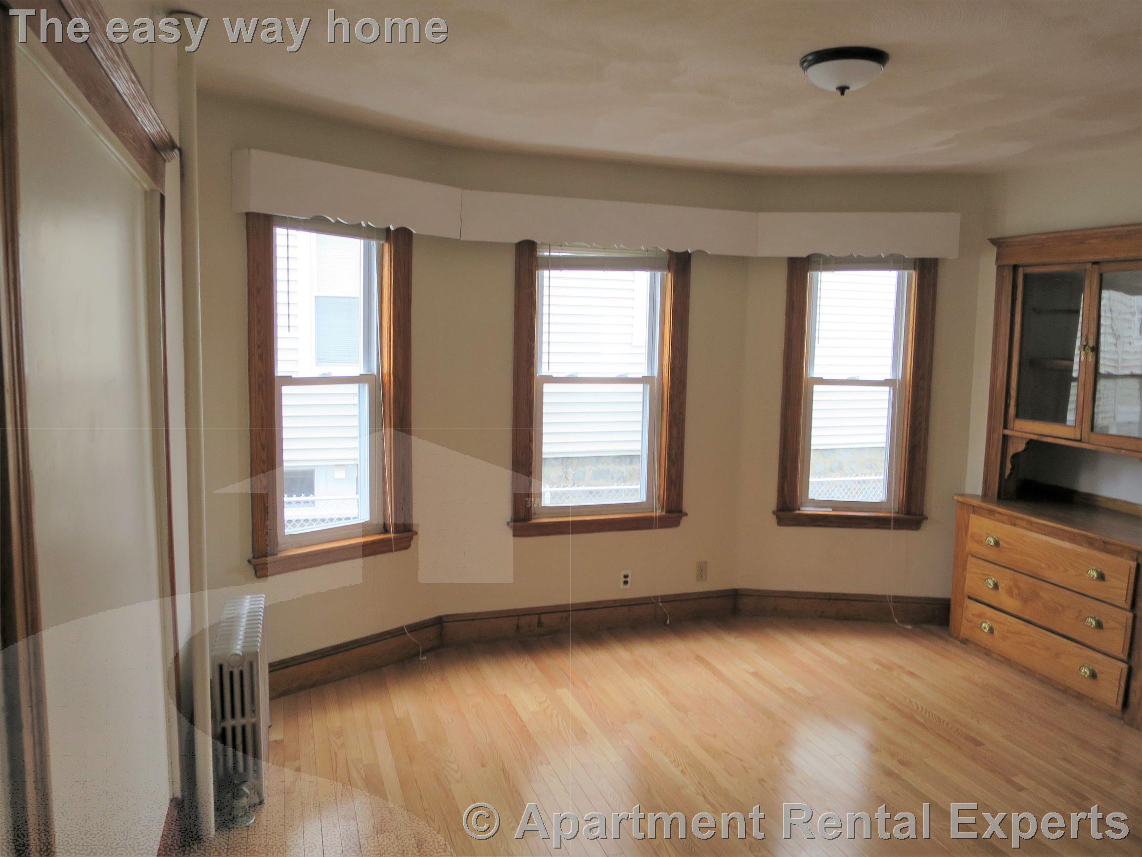 96 Conwell Ave, Tufts