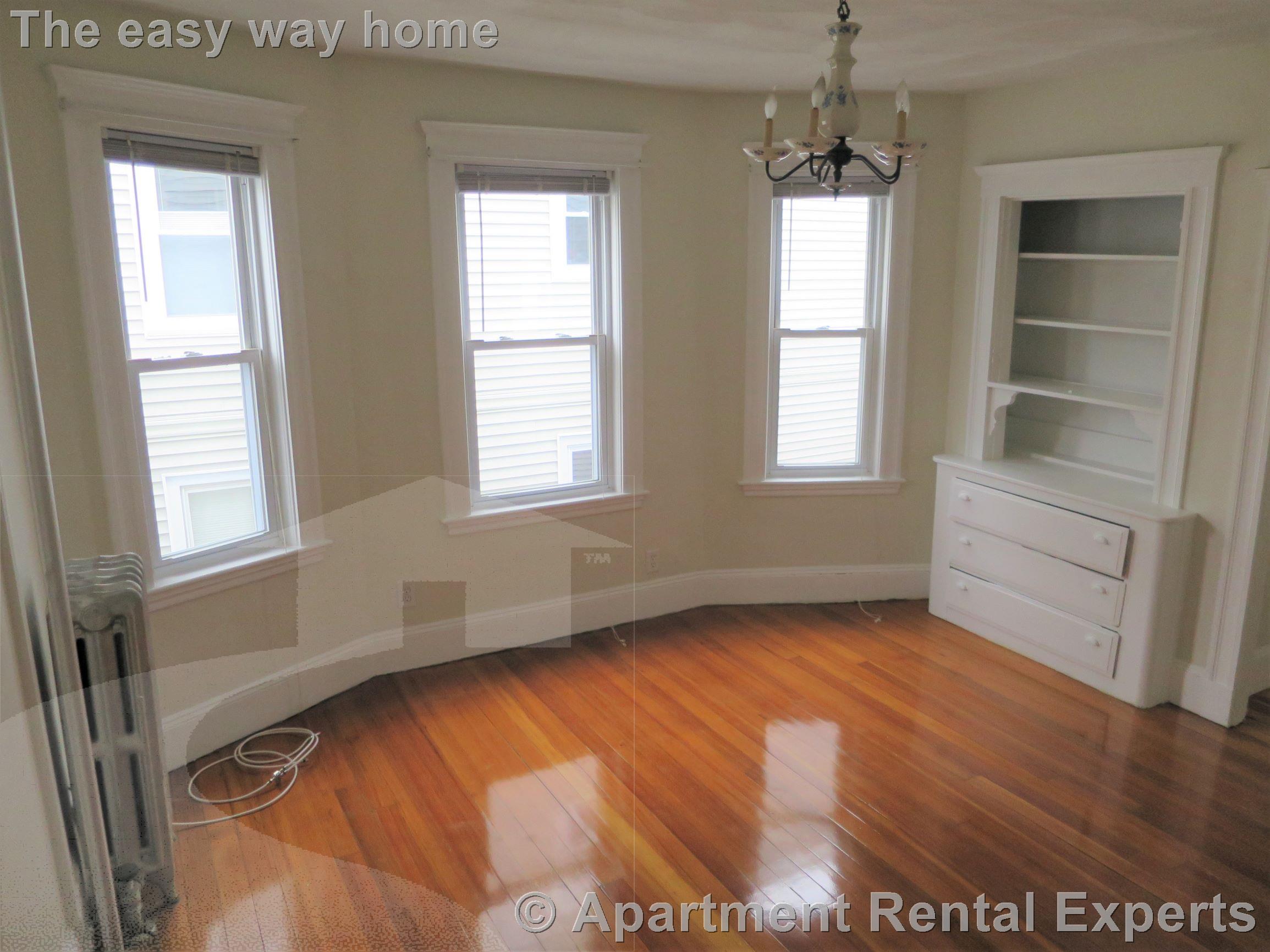 96 Conwell Ave, Tufts