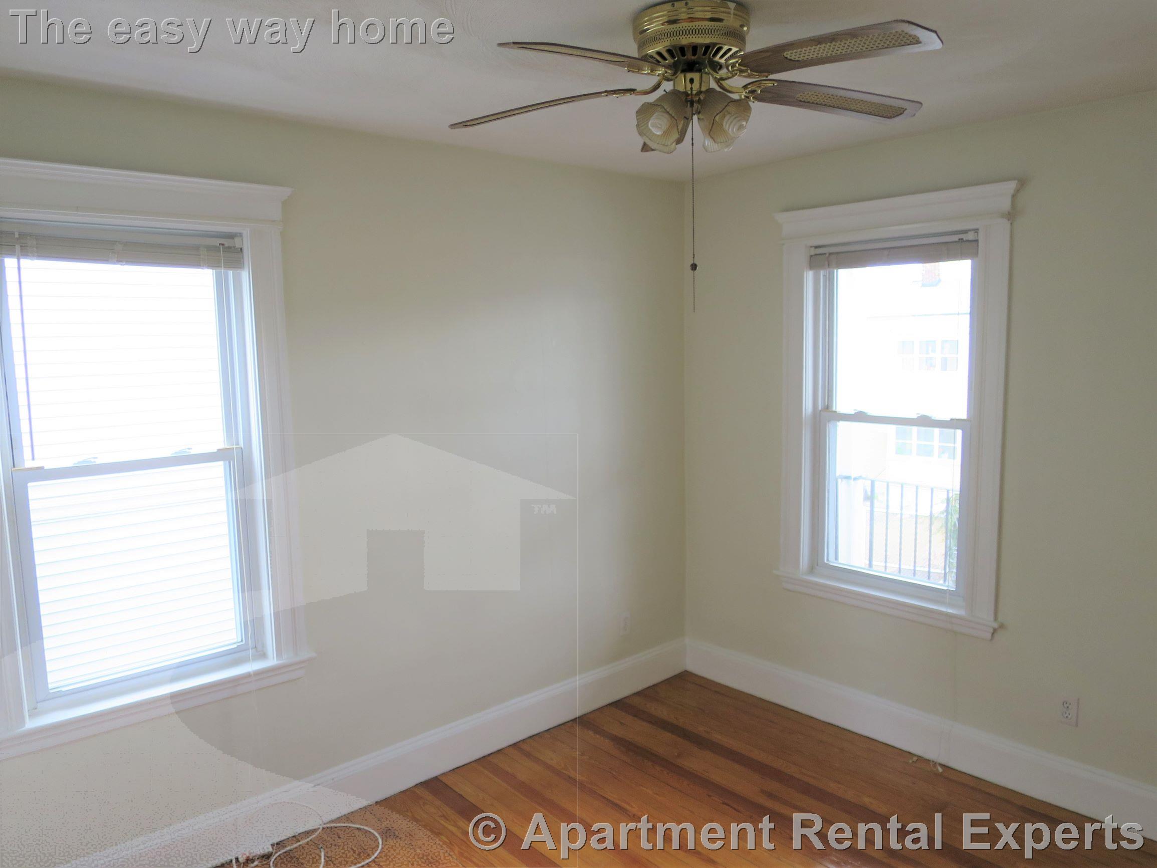 96 Conwell Ave, Tufts