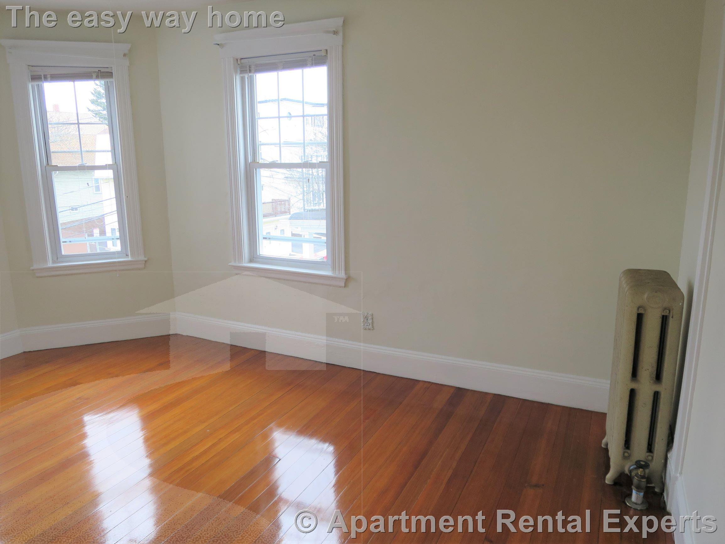 96 Conwell Ave, Tufts