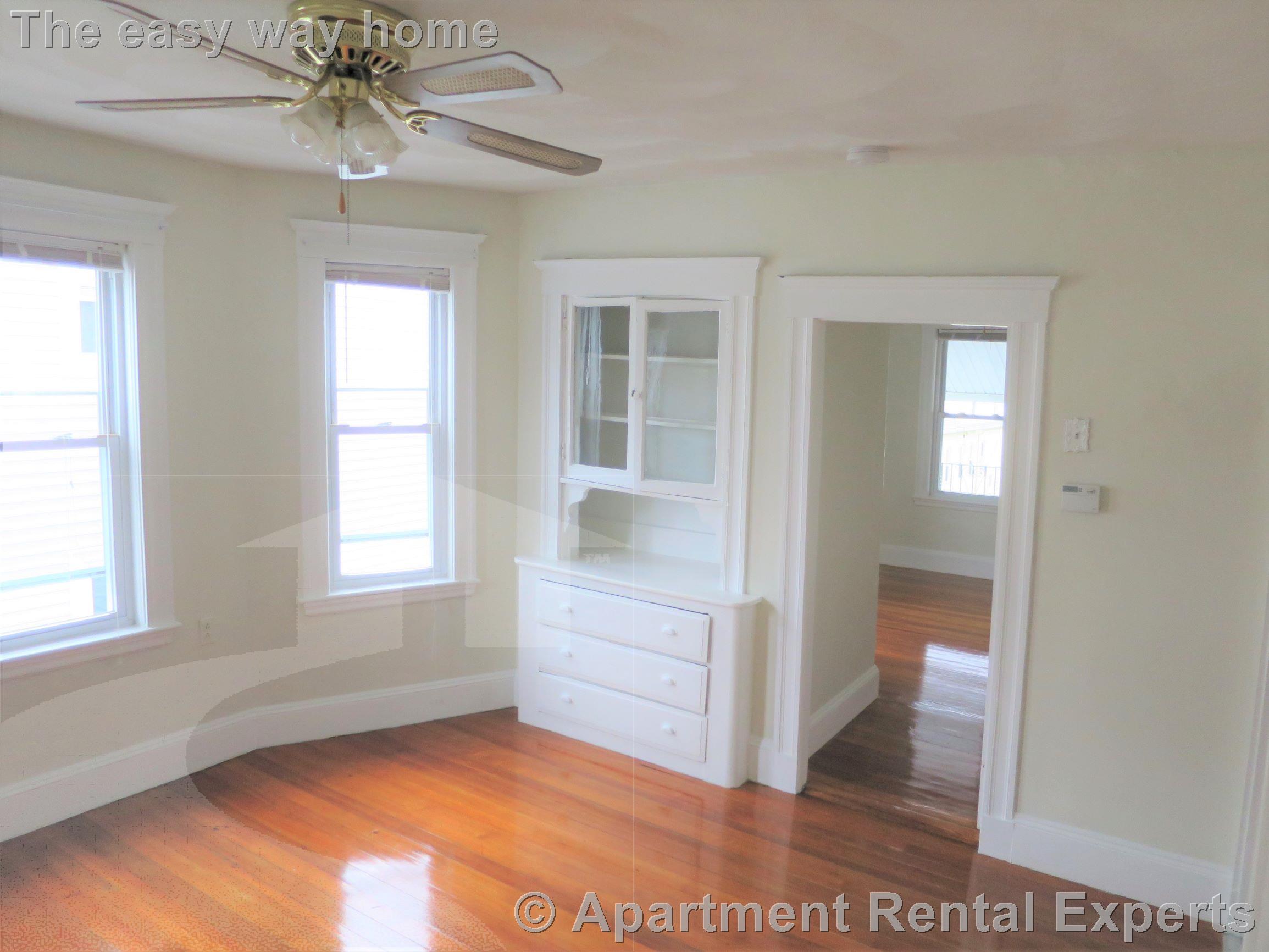 96 Conwell Ave, Tufts