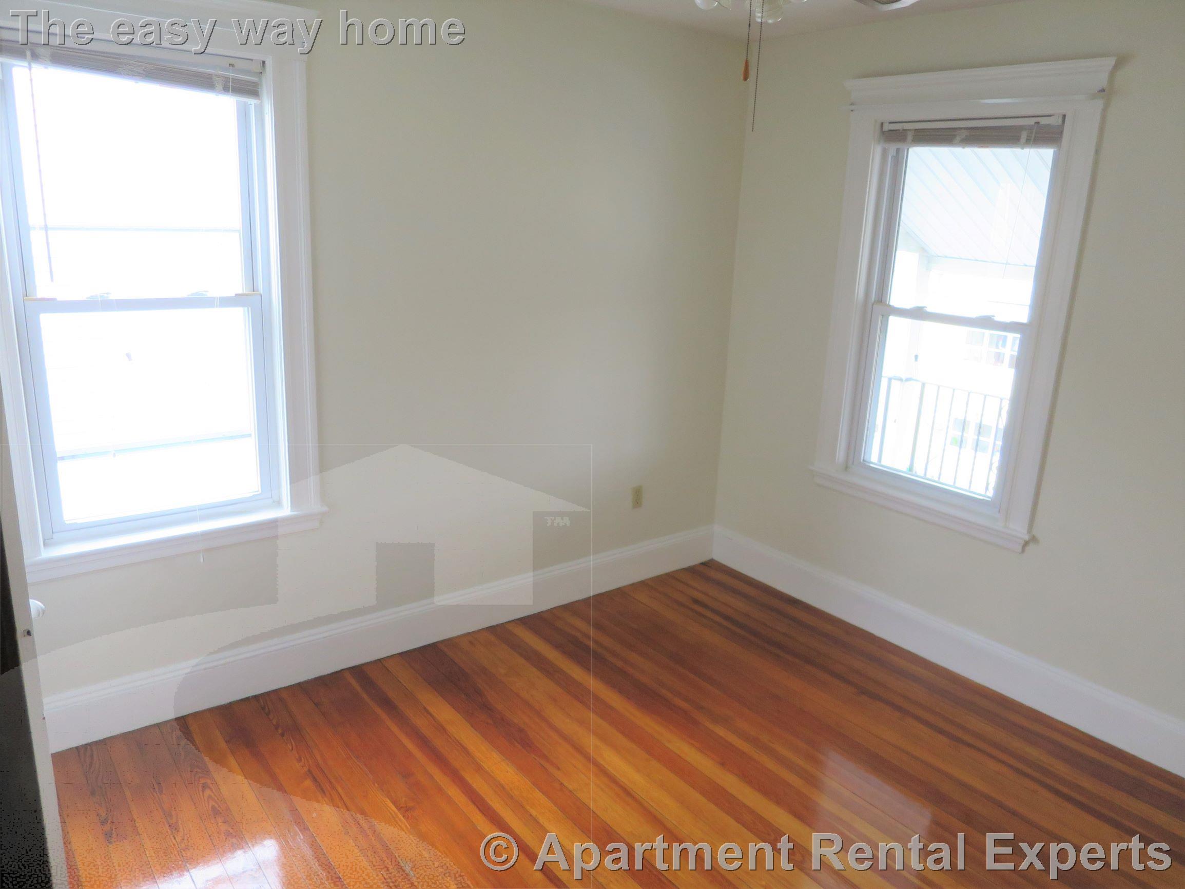 96 Conwell Ave, Tufts