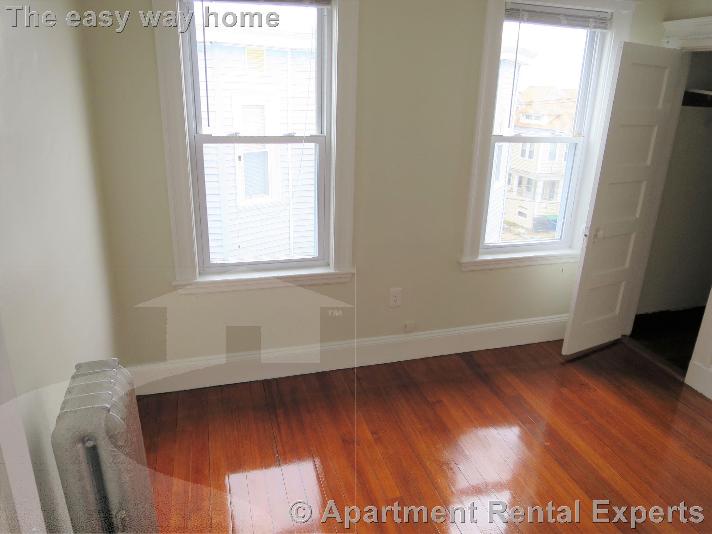 96 Conwell Ave, Tufts