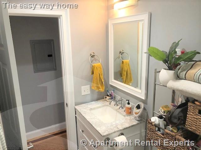 35 School St, Everett