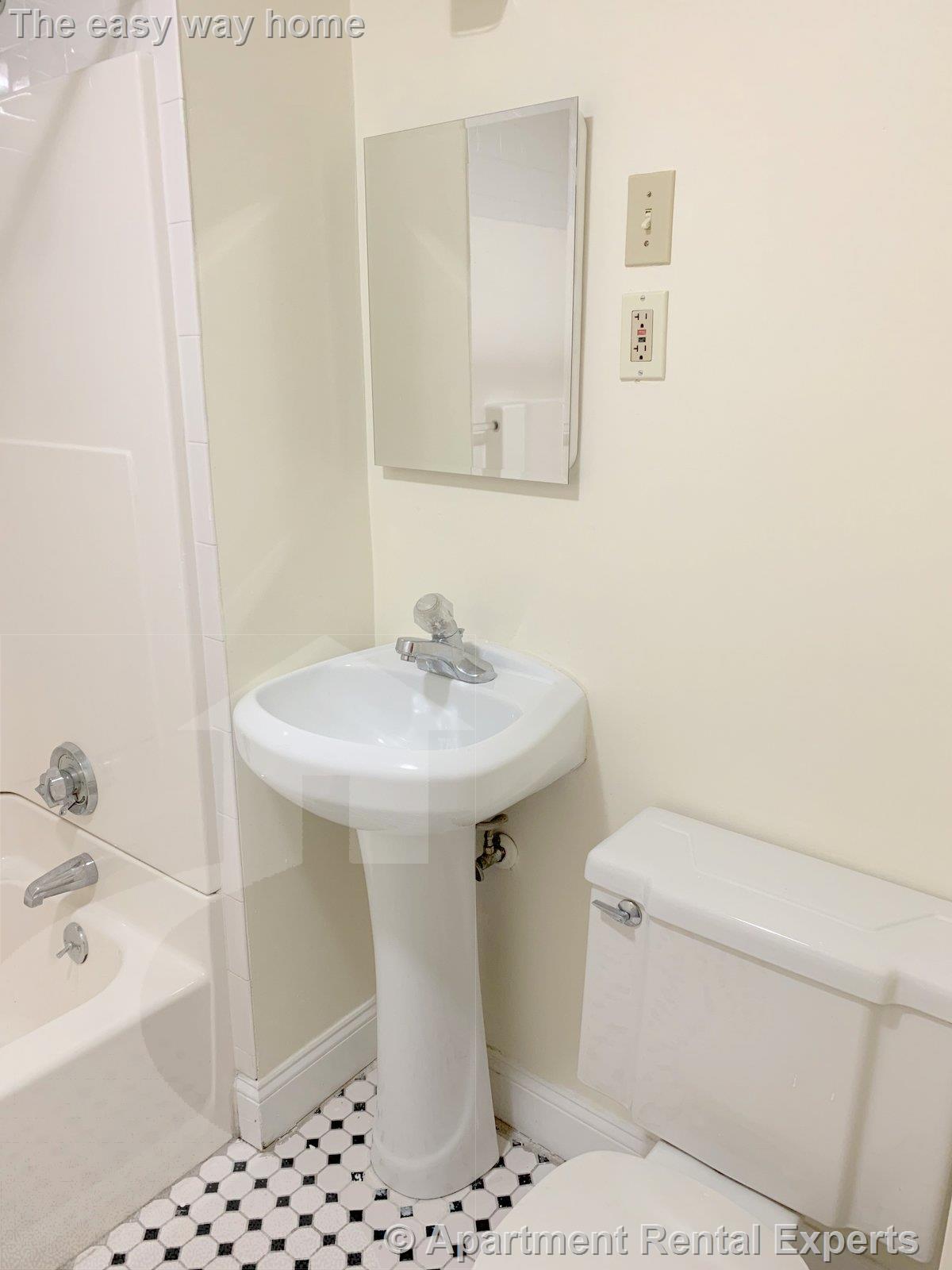 88 Bradford Rd, Watertown Center