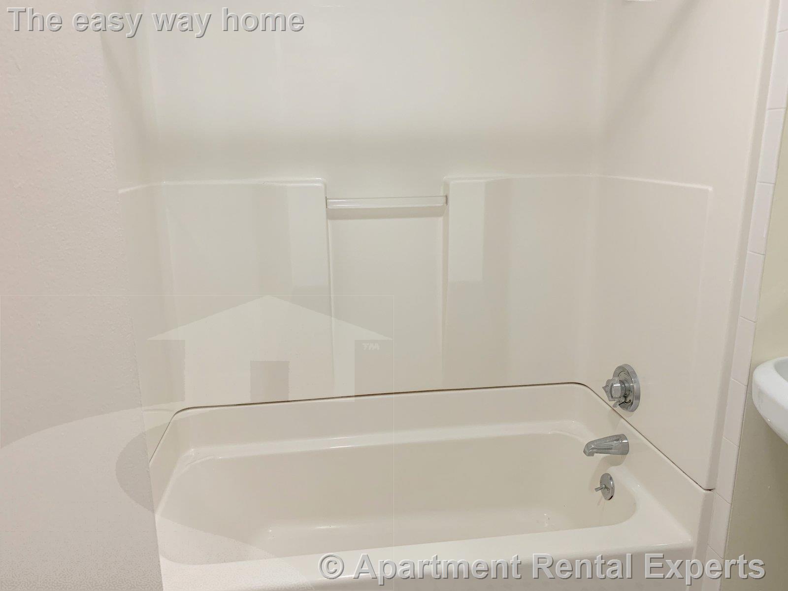 88 Bradford Rd, Watertown Center